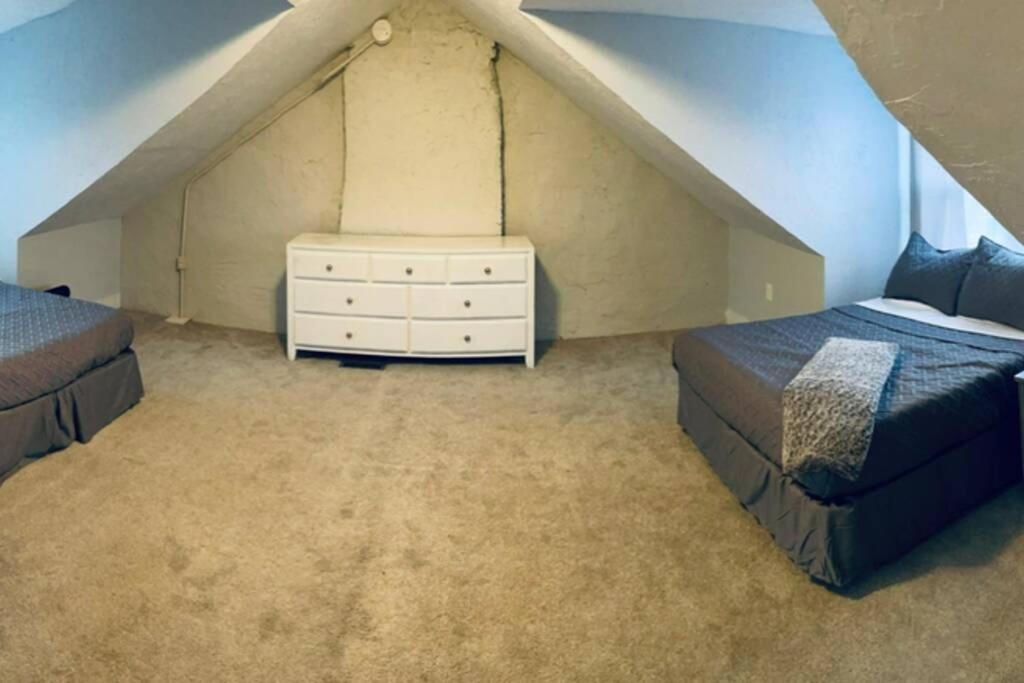 Industrial Brick Townhouse In Downtown Lancaster Villa Екстериор снимка
